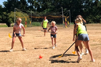 Camping 5 étoiles le Mans Sarthe : activités avec le Kids Club, créatives, sportives et ludiques, Jeu de Hoquet