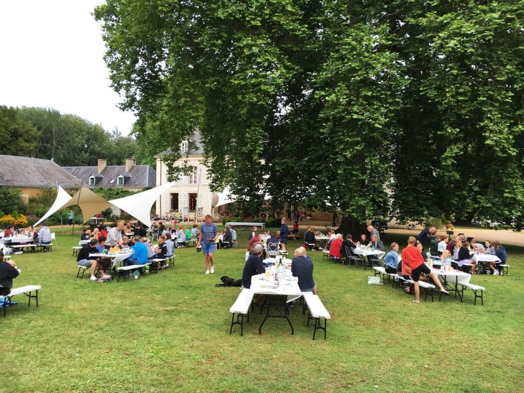 Camping 5 étoiles le Mans Sarthe : évènement, grand barbecue tous les samedis soirs durant la saison