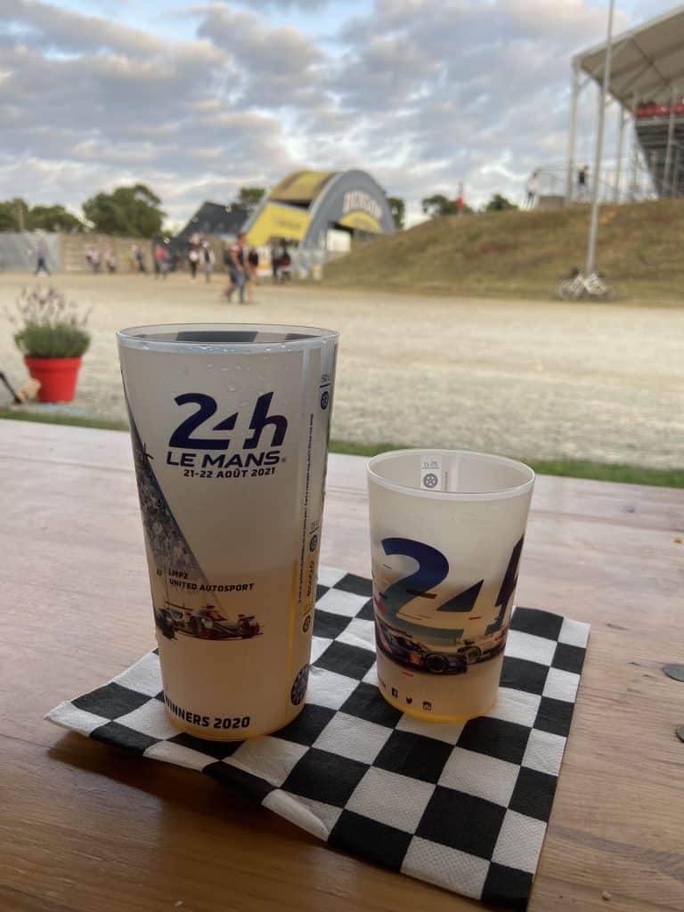 Camping 5 étoiles le Mans Sarthe : évènement des 24H du Mans, Sport Car Show, musique, soirée et barbecue ou cochon grillé