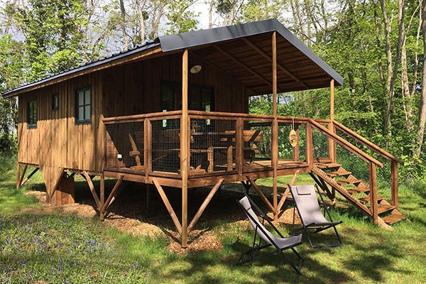 Camping 5 étoiles près du Mans dans la Sarthe, les cabanes en bois dans la zone "Wood"