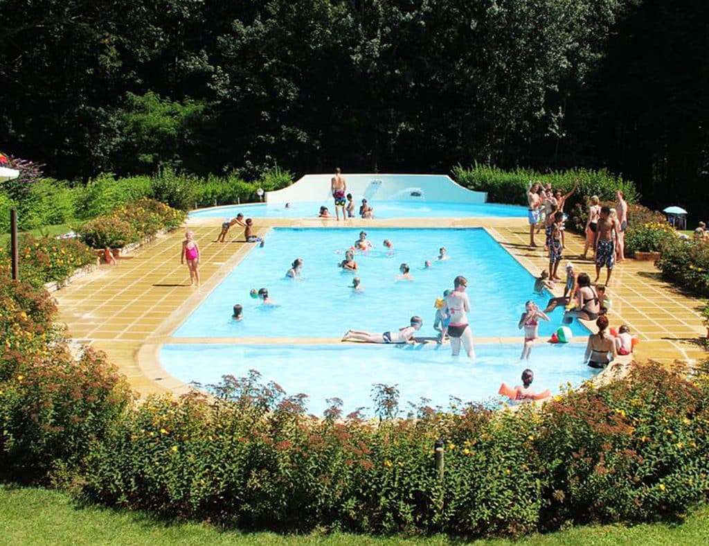 5-Sterne-Campingplatz in der Nähe von Le Mans in der Sarthe, das Schwimmbad