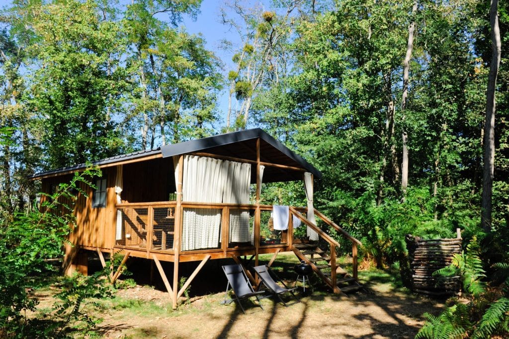 Camping 5 étoiles Château de Chanteloup : cabane dans les bois numéro 12