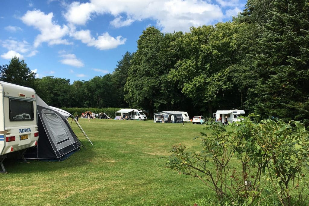 Camping 5 étoiles Château de Chanteloup : Emplacements sur la zone Lac