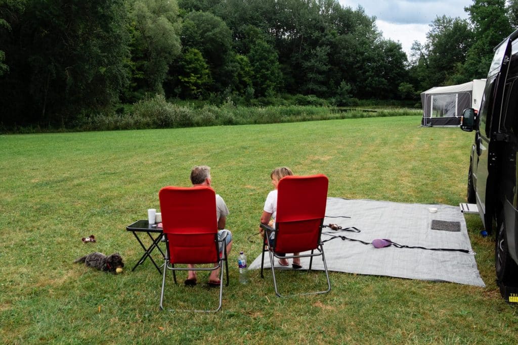 Camping 5 étoiles Château de Chanteloup : Emplacements en face du Lac