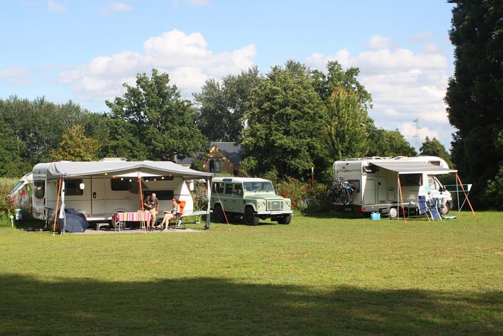 Camping 5 étoiles Château de Chanteloup : emplacements à côté de l'Orangerie sur la zone Verger