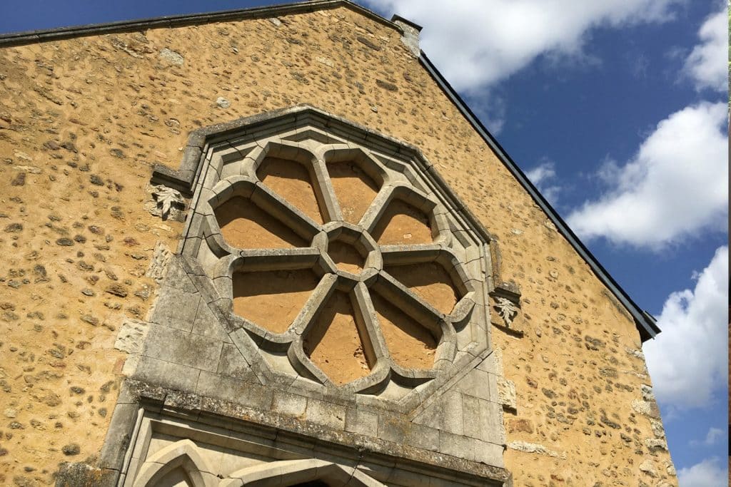 Camping 5 étoiles Château de Chanteloup : Grande Orangerie rosace au dessus de la porte d'entrée