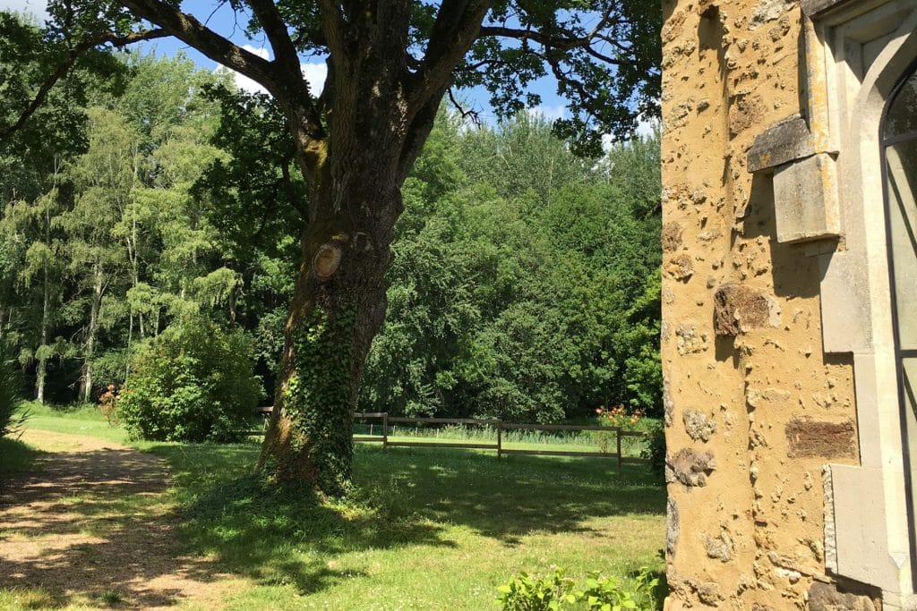 Camping 5 étoiles Château de Chanteloup : Petite Orangerie le jardin vu du fond