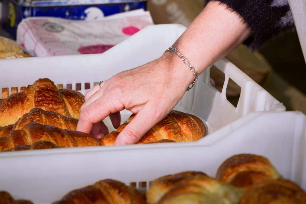 Camping 5 étoiles Château de Chanteloup : Croissants et viennoiseries du matin