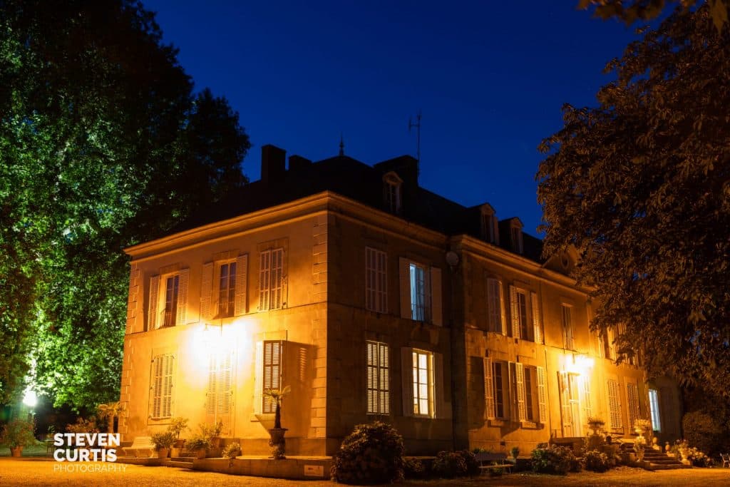 Camping 5 étoiles Château de Chanteloup : angle du château la nuit