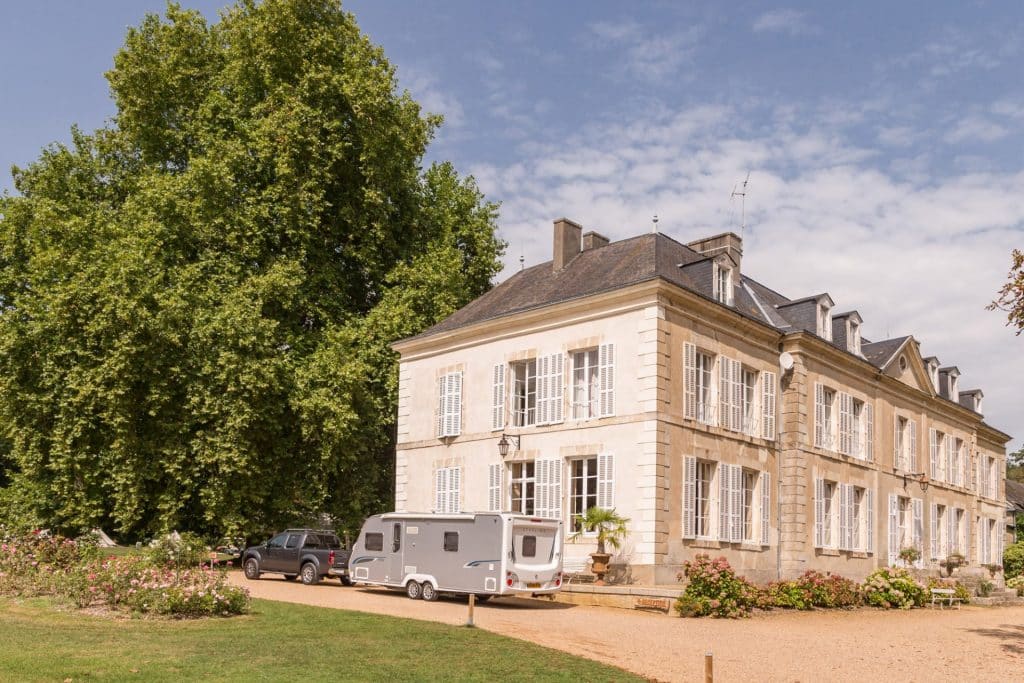Camping 5 étoiles Château de Chanteloup : Domaine Vue Château Accueil