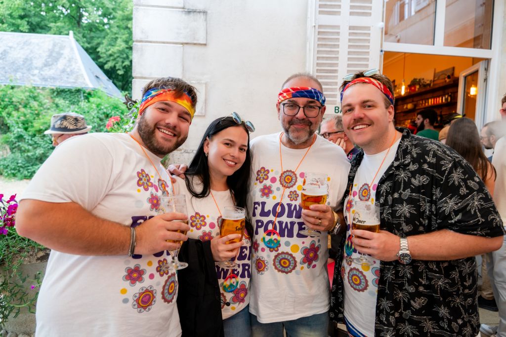 Camping Chateau De Chanteloup : Event 24h Auto 2025 Domaine De Chanteloup Flower Power Terrasse 2