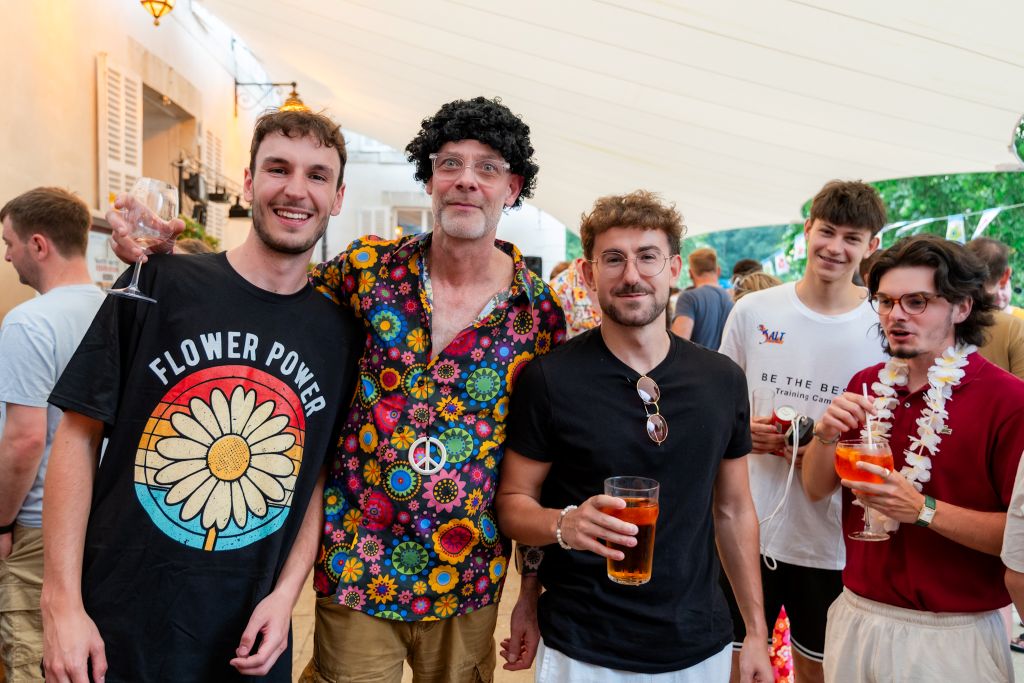 Camping Chateau De Chanteloup : Event 24h Auto 2025 Domaine De Chanteloup Flower Power Terrasse