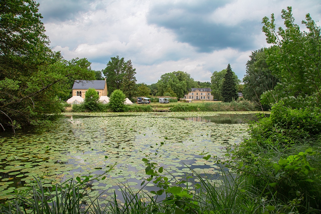 Camping 5 étoiles Château de Chanteloup - Chateau vue du lac au bout