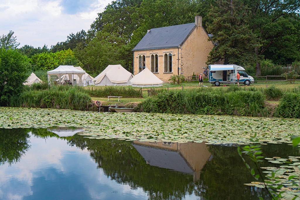 Camping 5 étoiles Château de Chanteloup - Chateau vue du lac Glampings