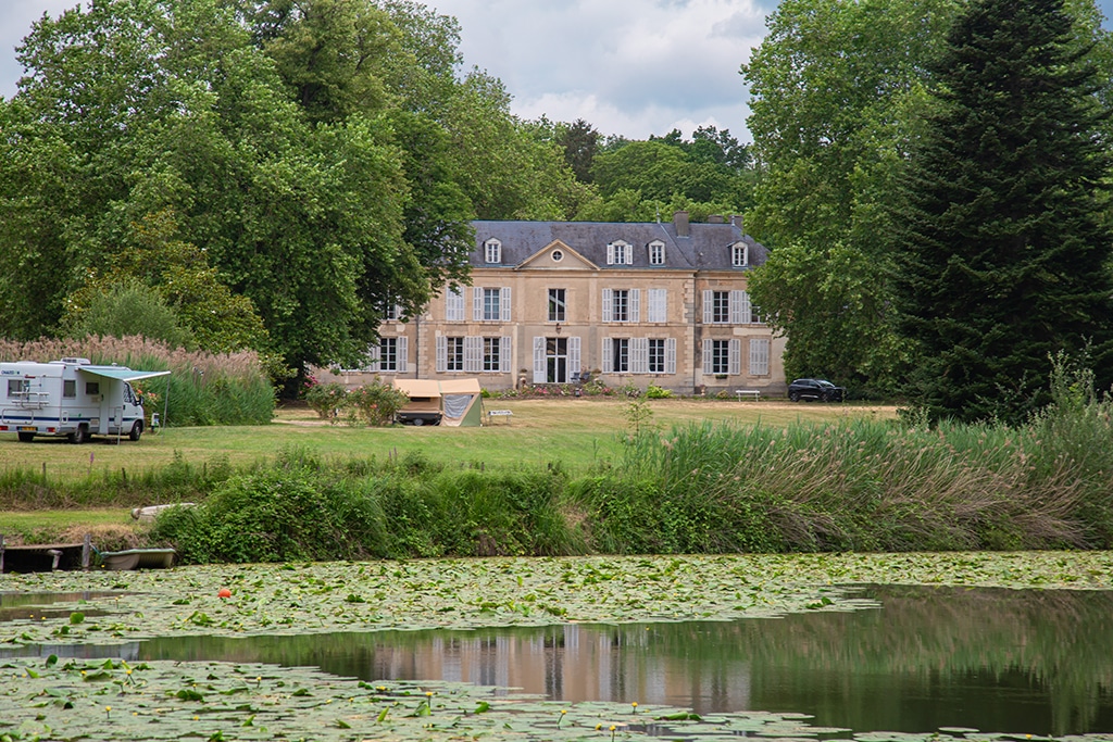 Camping 5 étoiles Château de Chanteloup - Chateau Vue du Lac