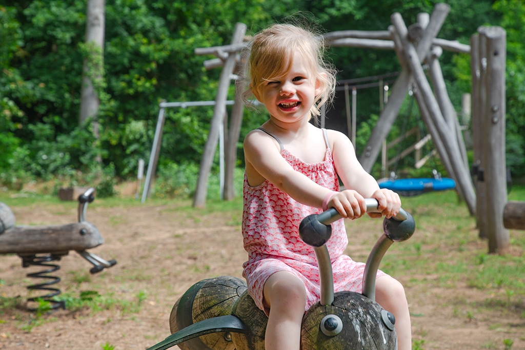 Camping 5 étoiles Château de Chanteloup - Enfant qui joue, aire De Jeux