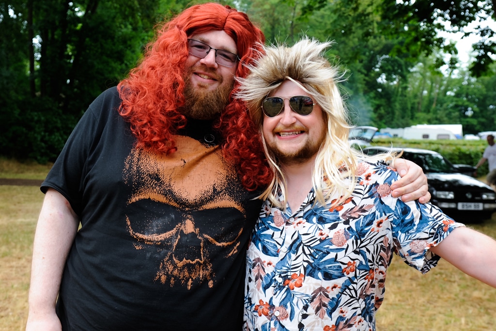 Camping 5 étoiles Château de Chanteloup - Les 24H du Mans 2023 - ambiance perruques