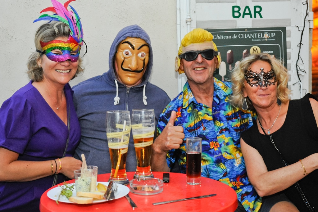 Camping 5 étoiles Château de Chanteloup - Le Mans Classic 2023 - ambiance bal masqué