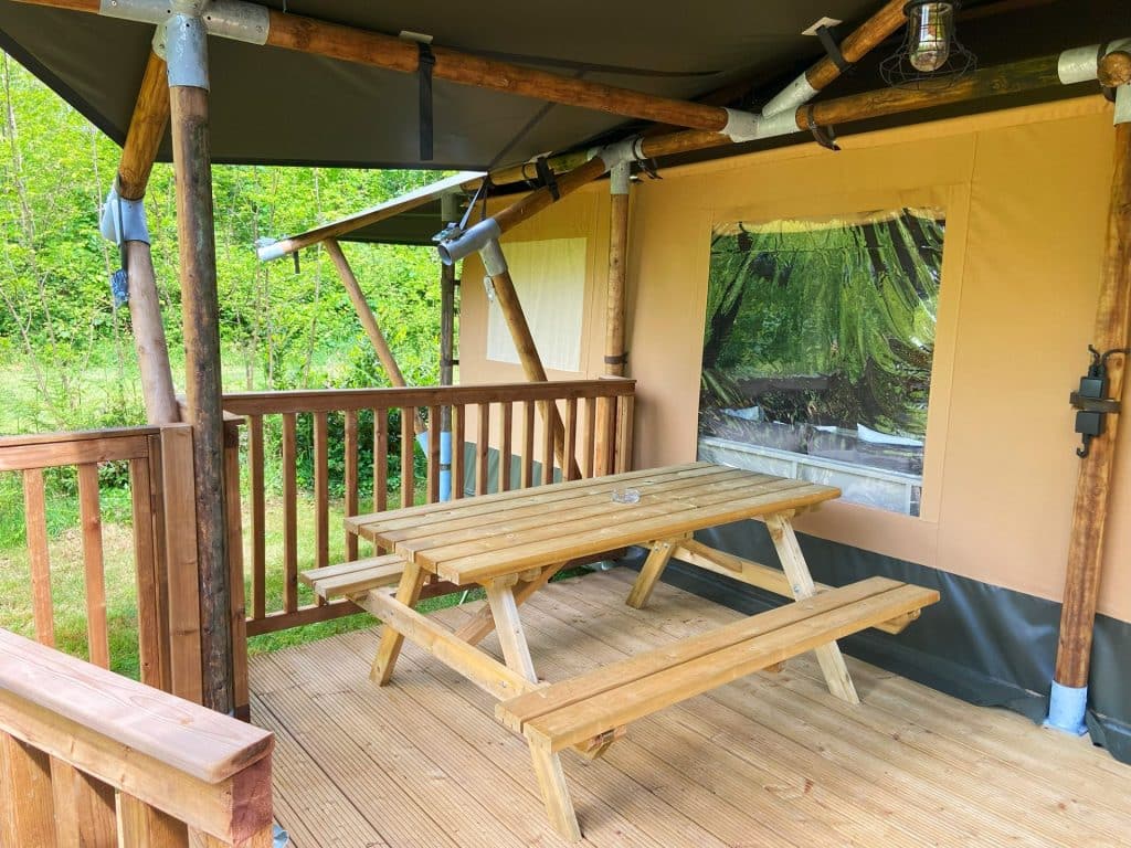 Camping Chateau De Chanteloup : Masaimara Terrasse Table