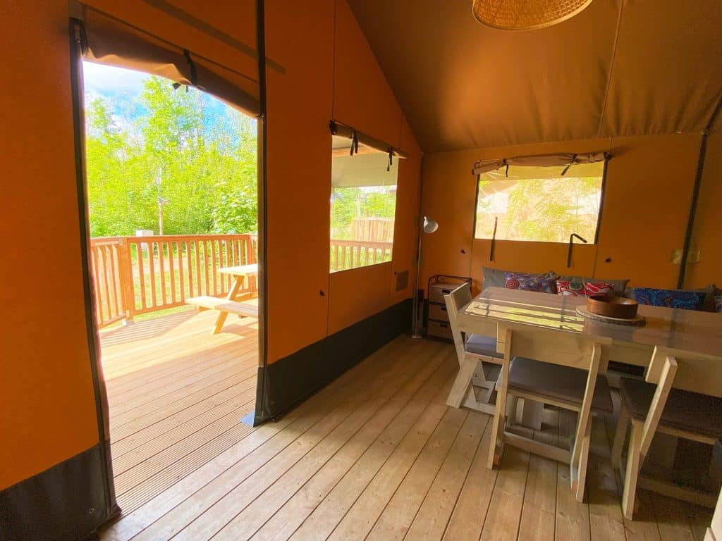 Camping Chateau De Chanteloup : Uluru Sejour Terrasse