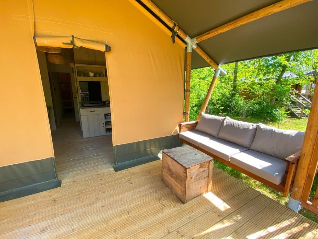Camping Chateau De Chanteloup : Uluru Terrasse Banquette2