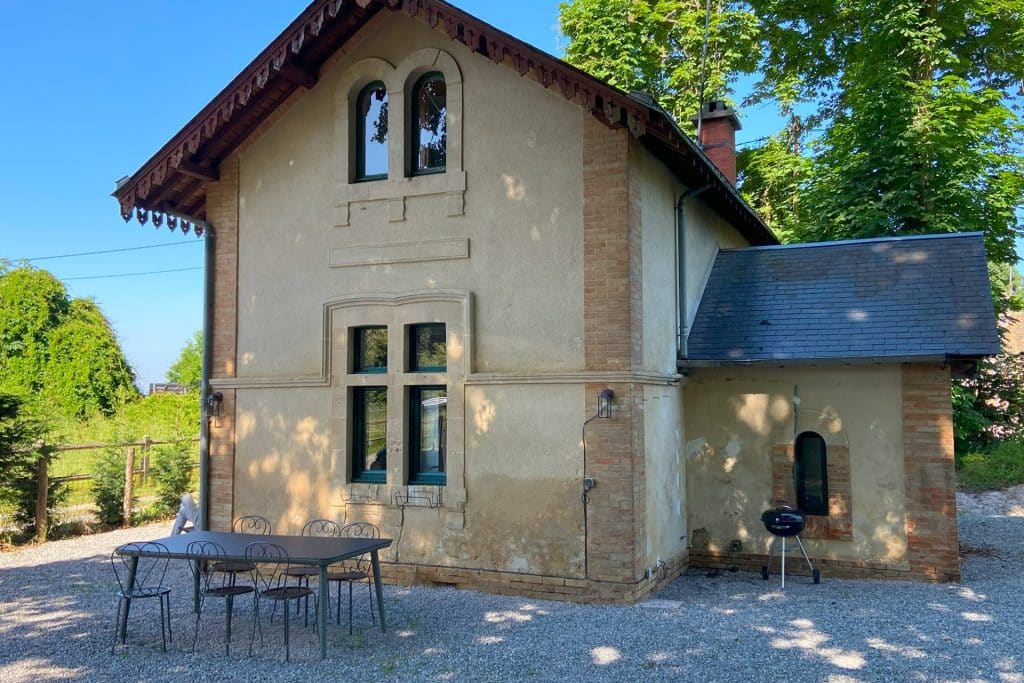 Camping Chateau De Chanteloup : Diapo Heb Maison Du Gardien Exterieur