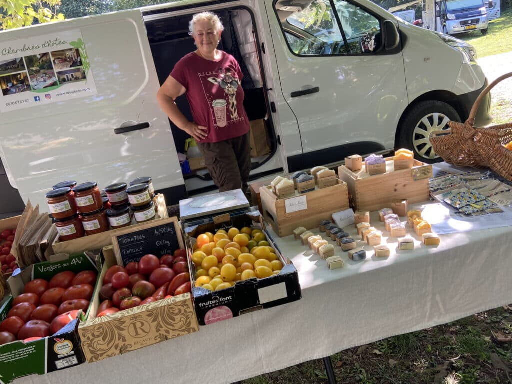 Camping 5 étoiles Château de Chanteloup : animation le Petit Marché