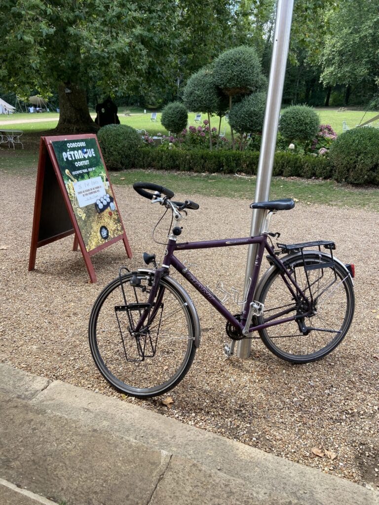 Camping 5 étoiles Château de Chanteloup : panneau animation pétanque