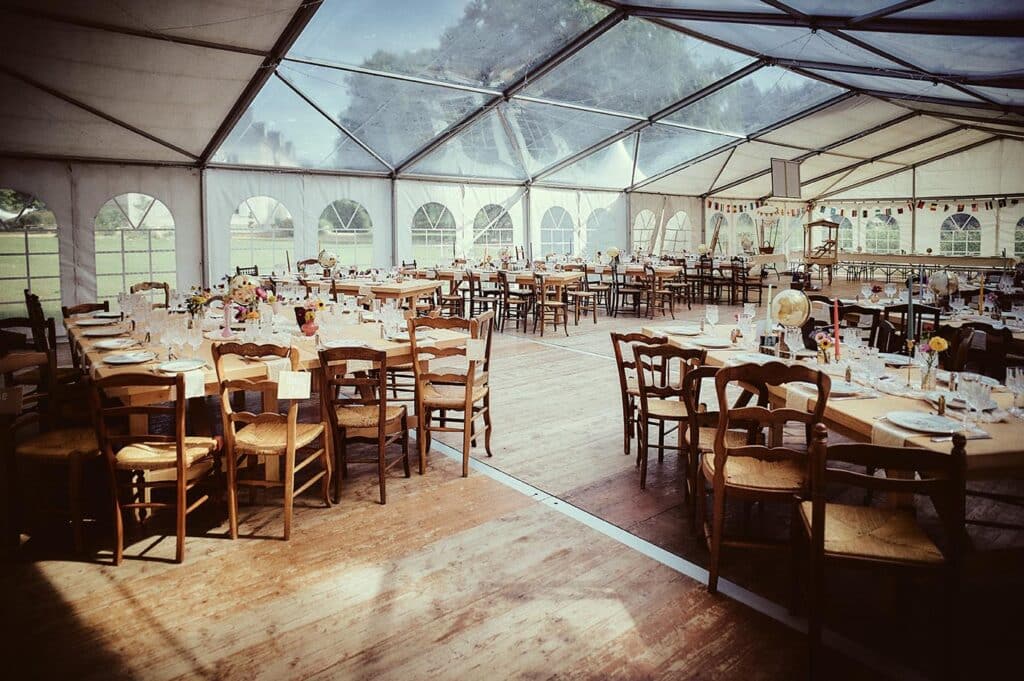 Camping 5 étoiles Château de Chanteloup : déco espace réception barnum évènement mariage en septembre