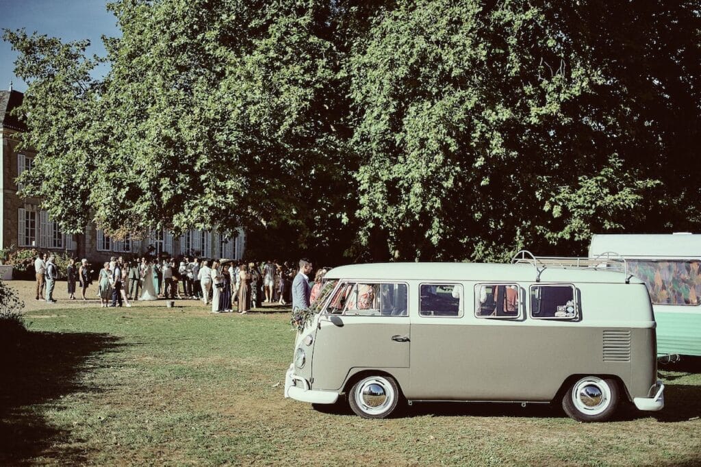 Camping 5 étoiles Château de Chanteloup : vue buffet apéritif évènement mariage en septembre