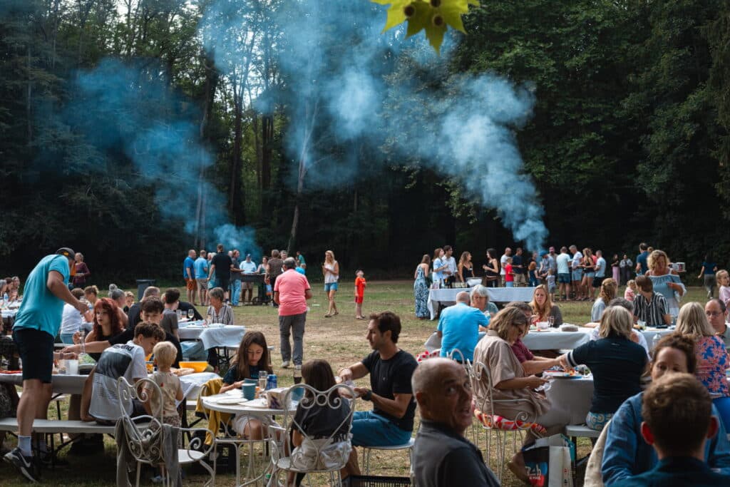 Camping 5 étoiles Château de Chanteloup : animation grand BBQ samedi soir en haute saison vue generale