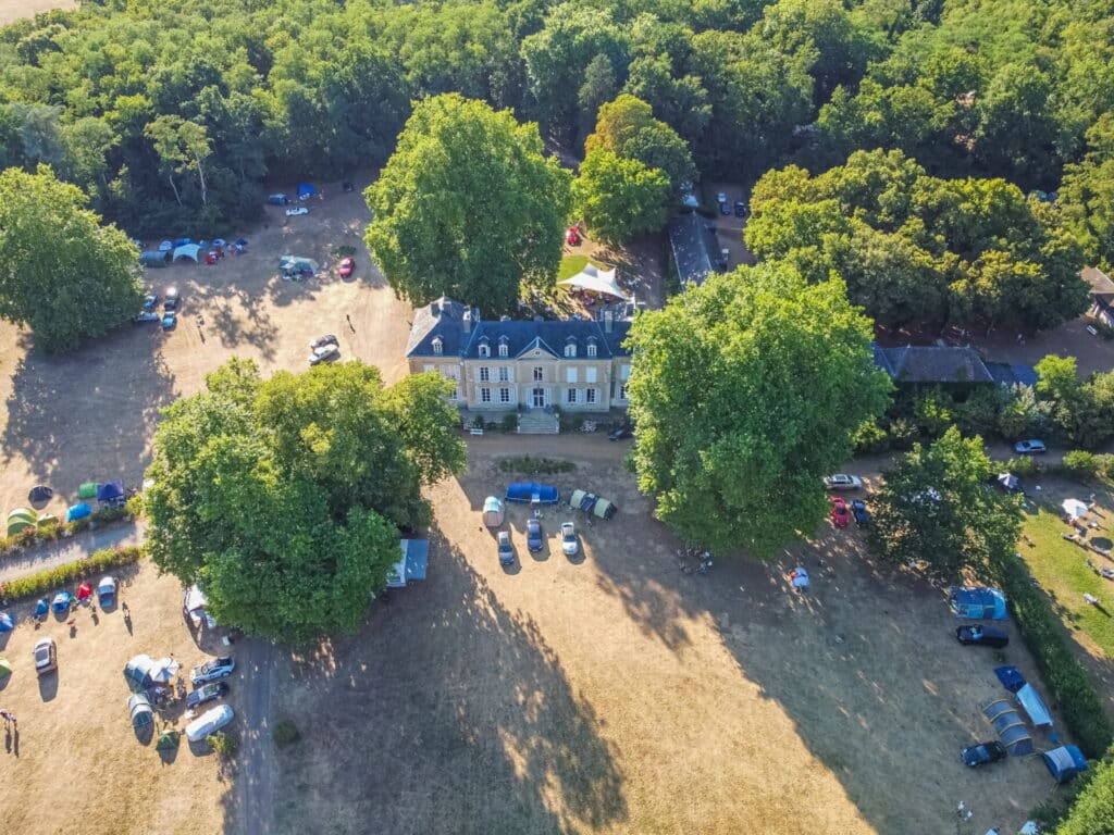 Camping 5 étoiles Château de Chanteloup : domaine vue de haut, drone