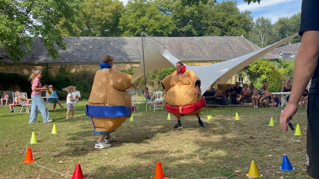 Camping 5 étoiles Château de Chanteloup : animation combats de sumos
