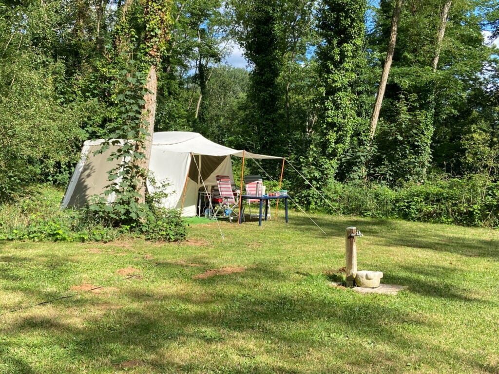 Camping 5 étoiles Château de Chanteloup : emplacement dans la zone BOIS